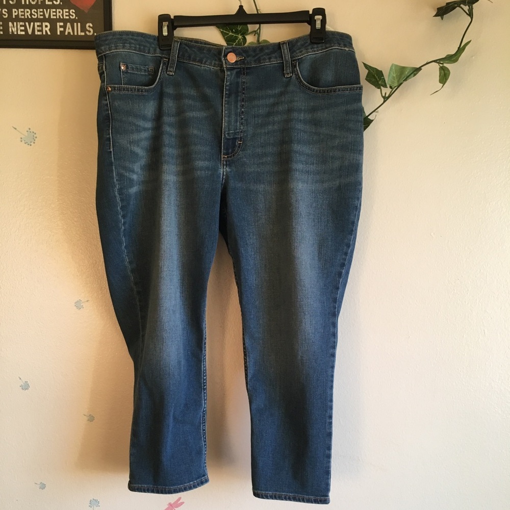 LEE RIDERS MIDRISE CAPRI JEANS